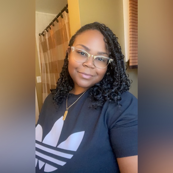 Meet your Posher, April - Picture 13 of 14